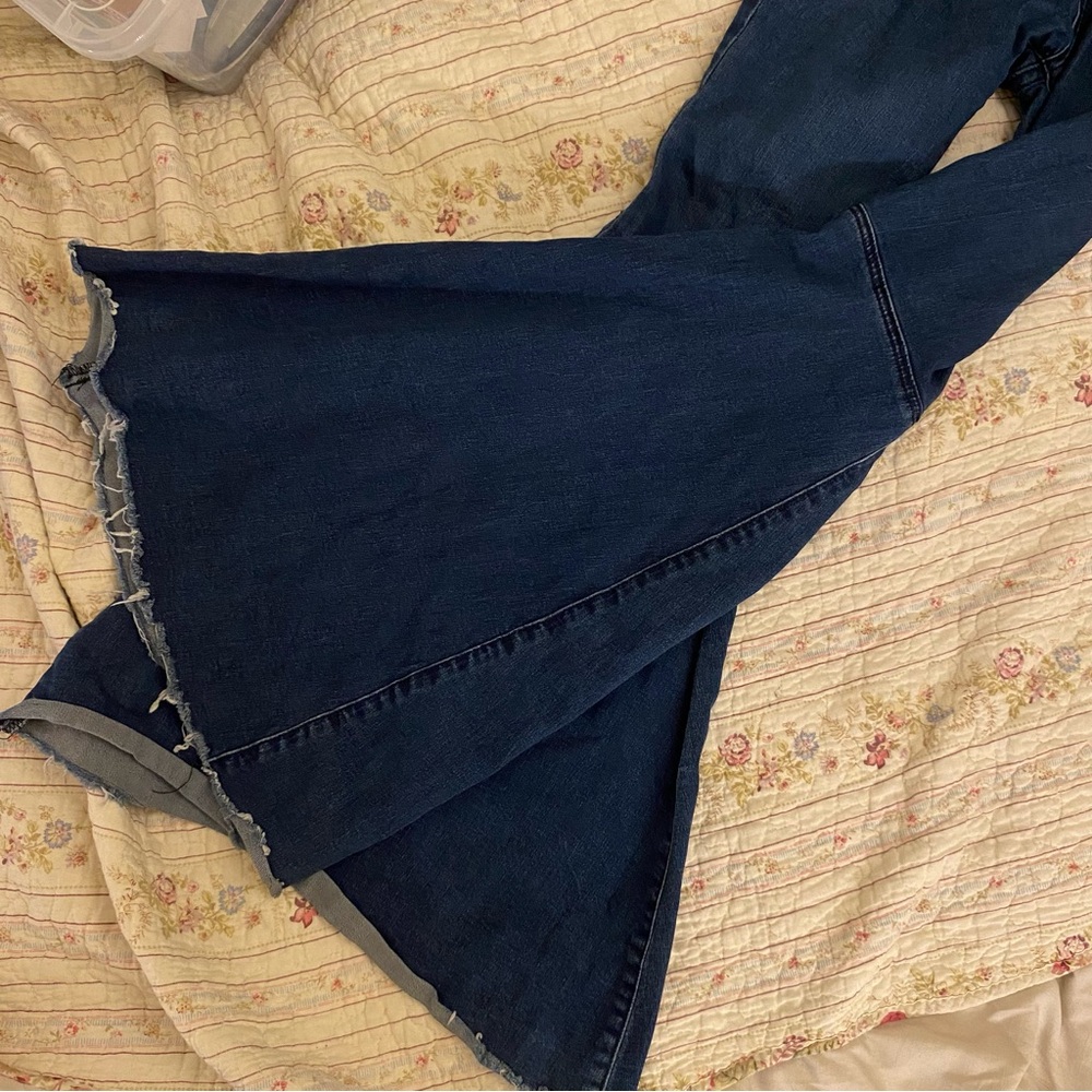 FREE PEOPLE dark wash blue Just Float On bell bottom flare jeans 27 SHORT